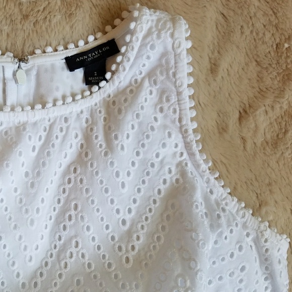 Ann Taylor Eyelet Peplum scallop trim top sz 2 - Picture 4 of 4