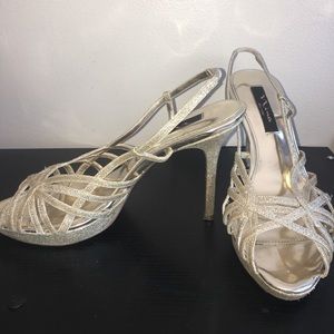 Sparkly gold high heals!