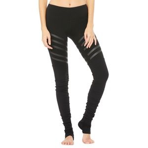 Goddess Legging-Black Lineal/Black @ ALO Yoga