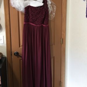 LONG ONE SHOULDER LACE Dress