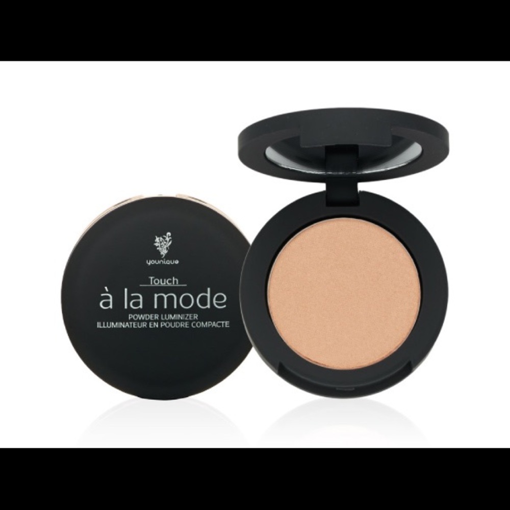 *SOLD* Younique Powder Luminizer ☀️
