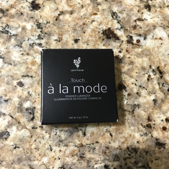 *SOLD* Younique Powder Luminizer ☀️ - Picture 4 of 4