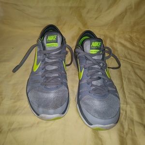 ✨GENTLY USED✨ NIKE SZ 8 GREAT CONDITION