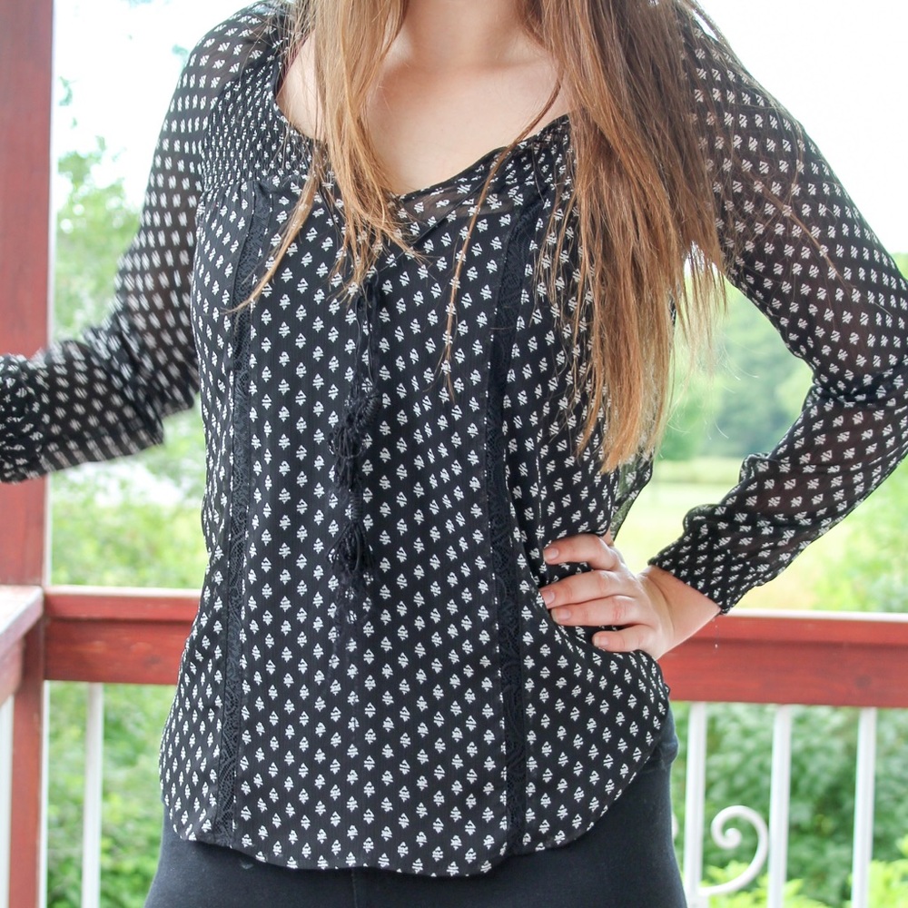 Cute black and white top