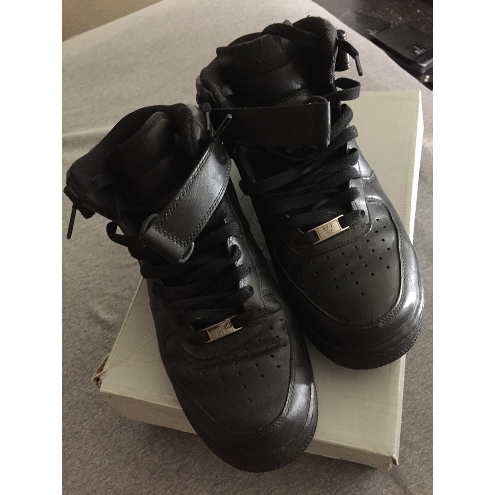 Nike Air Force 1 mid black size 8.5