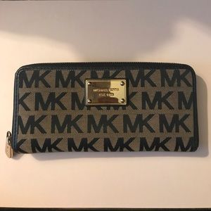 Black MK Michael Kors Zipper Wallet