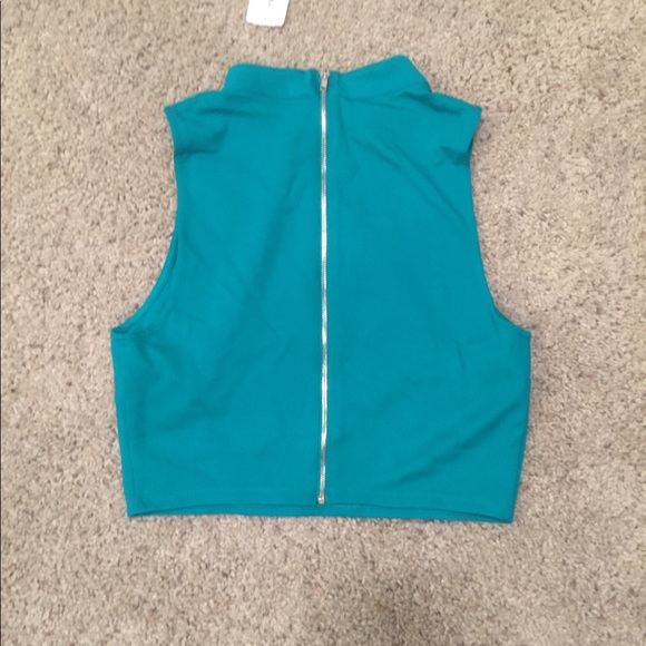 Crop top - Picture 4 of 4