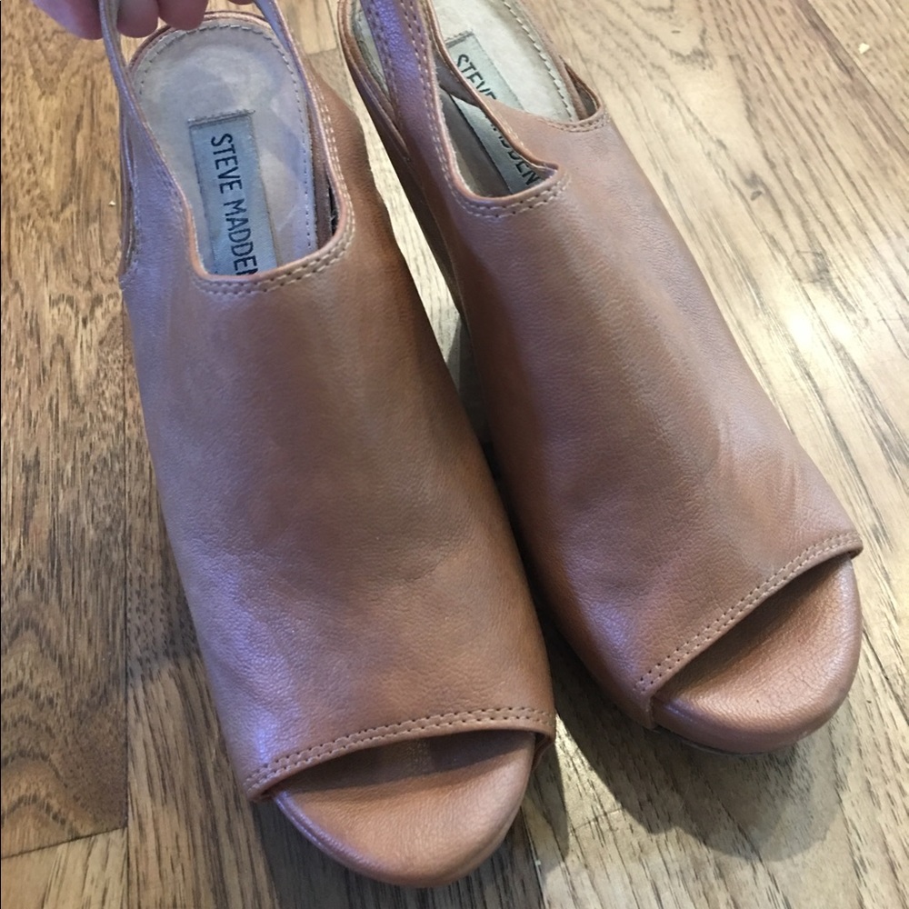 Steve Madden Tan Wedges