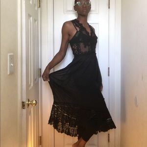 timeless "Audrey 3+1" lace, little black dress