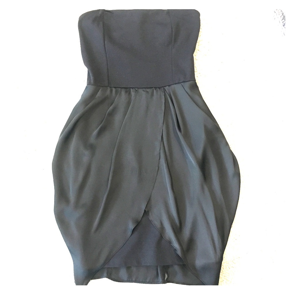Flounce strapless dress