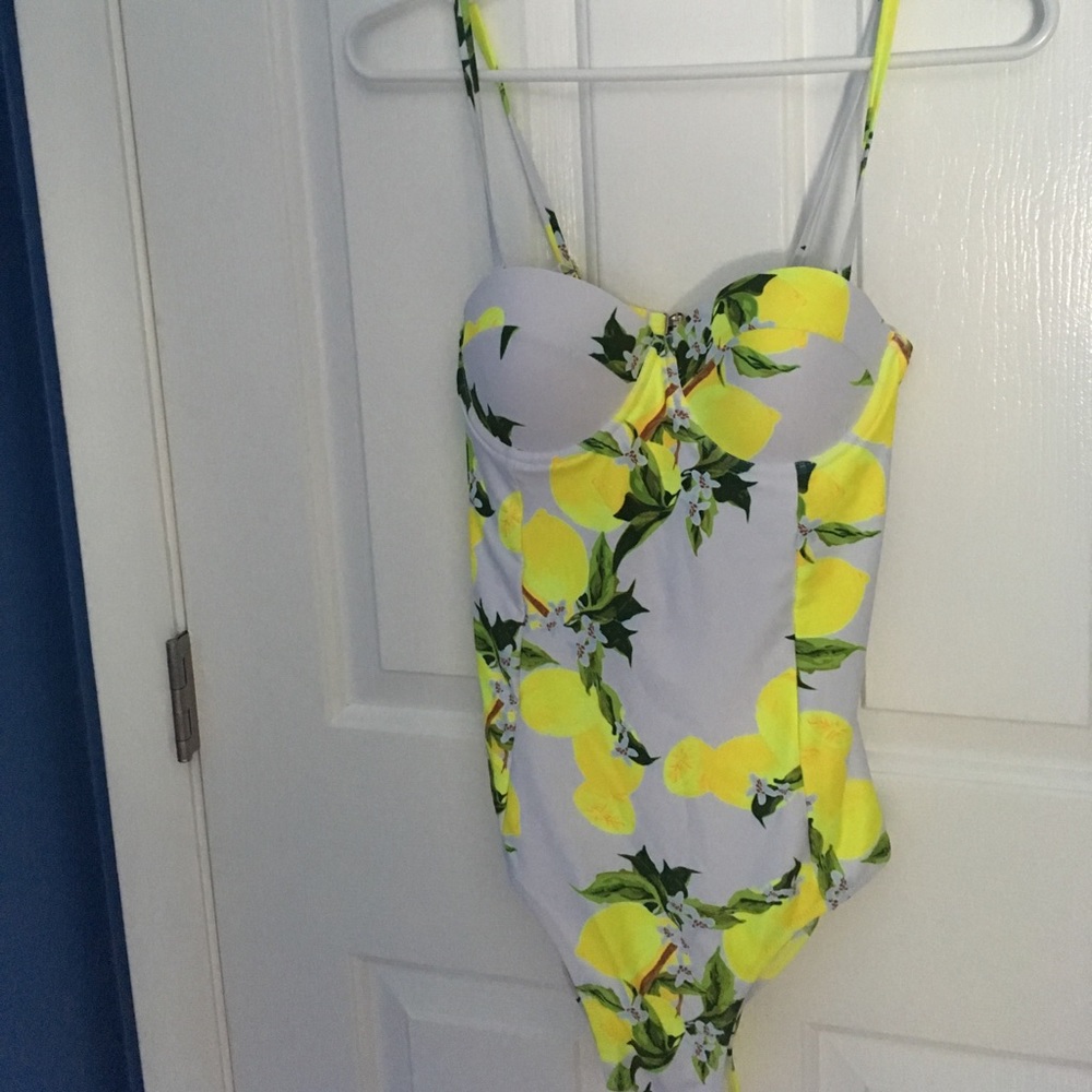 Cupshe size small bathing suit