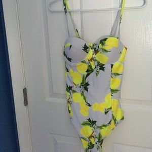 Cupshe size small bathing suit