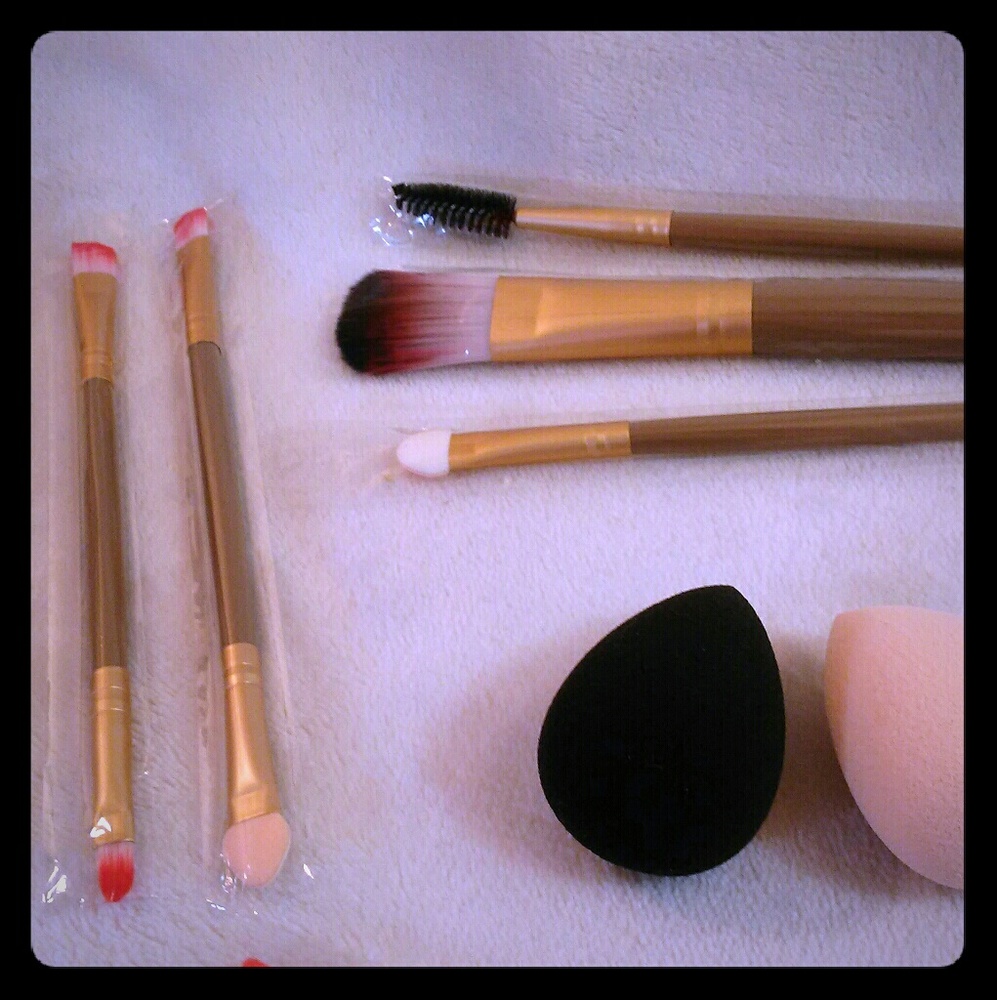 🌟 New 22 piece mini makeup brush set