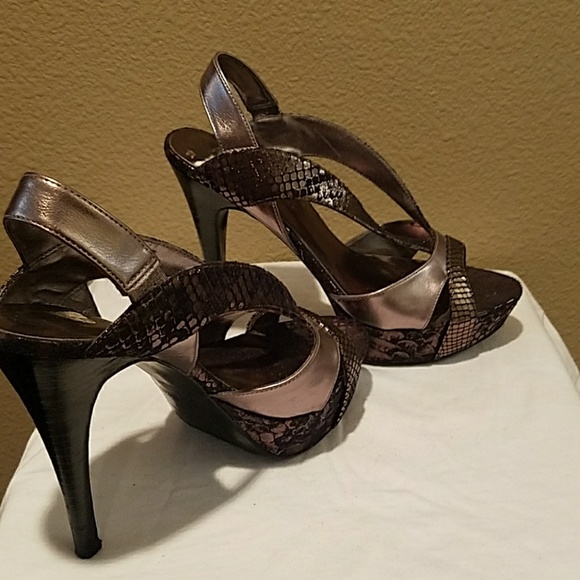 Open-Toed Platform Heels - Picture 3 of 5