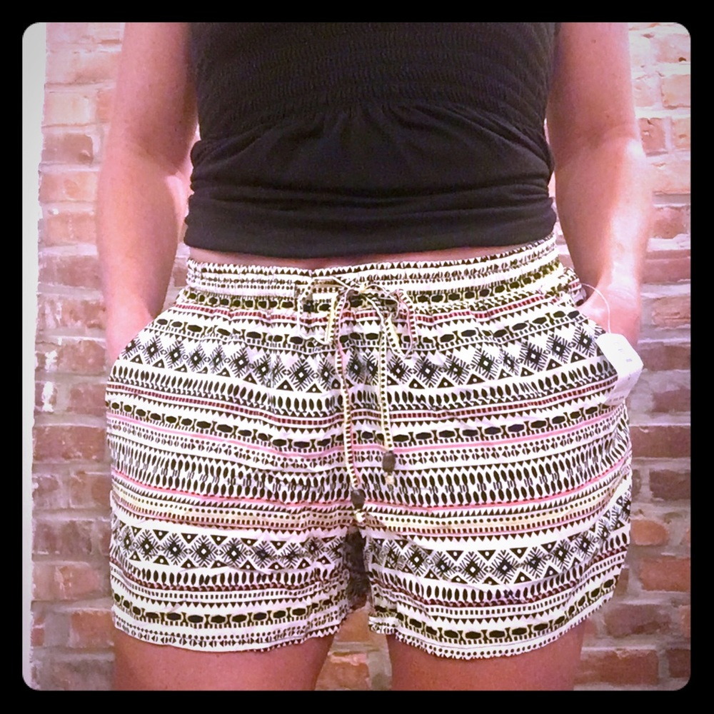 Old Navy Tribal Print Drawstring Shorts NWT Large