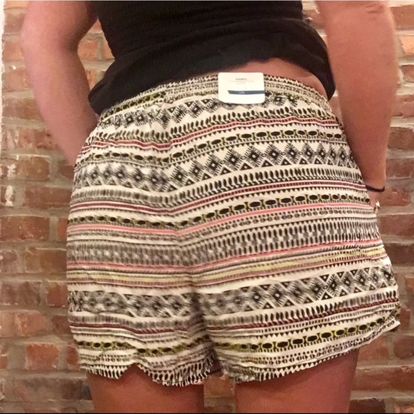 Old Navy Tribal Print Drawstring Shorts NWT Large - Picture 2 of 4