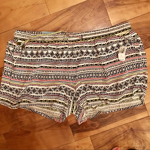 Old Navy Tribal Print Drawstring Shorts NWT Large - Picture 4 of 4