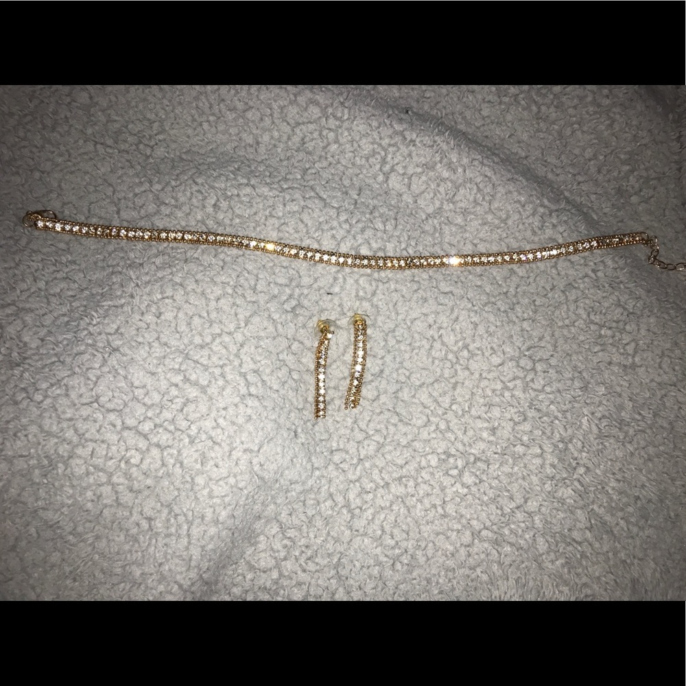 Stunning Choker and Earrings Set 💎💎