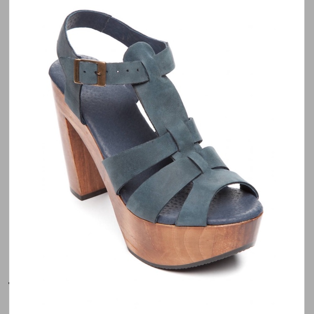 Brand New Beautiful Five Worlds platform sandals
