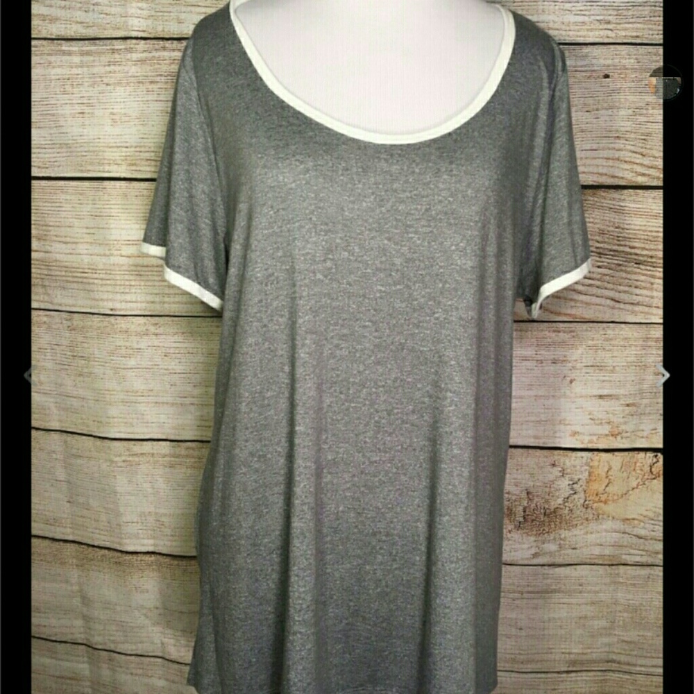 LuLaRoe Classic tee