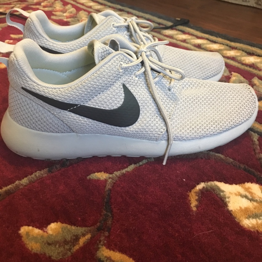 Nike tennis shoes