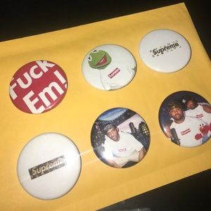 6 Supreme pins 1.5 Inch Pin Back buttons