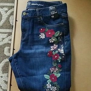 NWT Embroidered Boyfriend Jeans