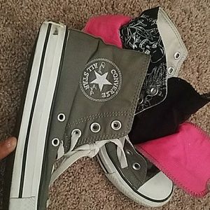 Size 8 Hightop/ lowtop Skull Converse