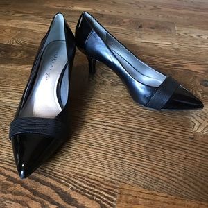 Anne Klein black pointy toe heels - size 10