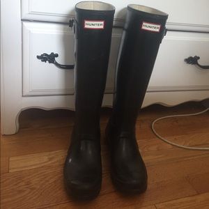 Black shiny original Hunter boots, sz 8.5