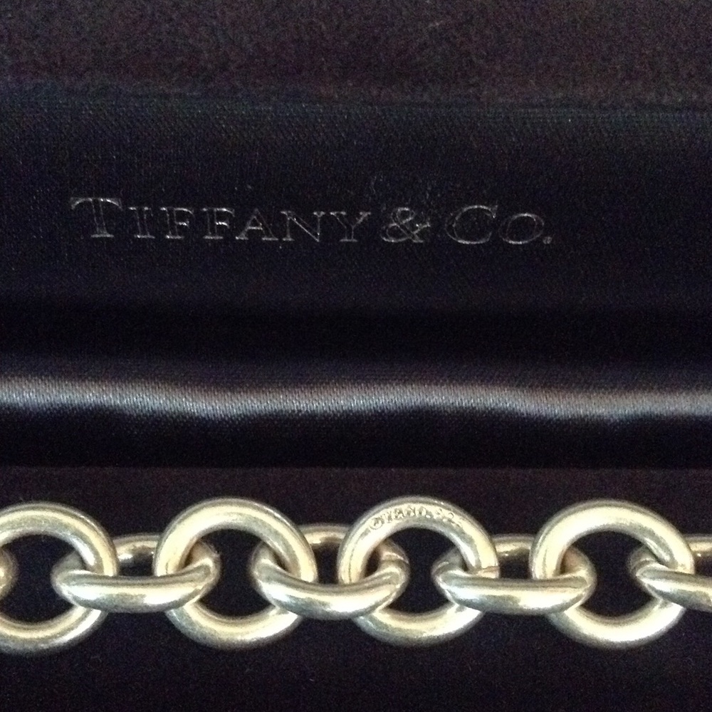 Authentic Tiffany  71/2 inch round link