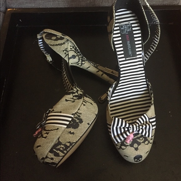 SALE!!!Just Fab 5 inch stilettos with stripy bows. - Picture 7 of 7