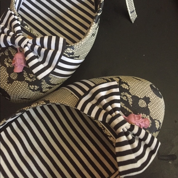 SALE!!!Just Fab 5 inch stilettos with stripy bows. - Picture 5 of 7