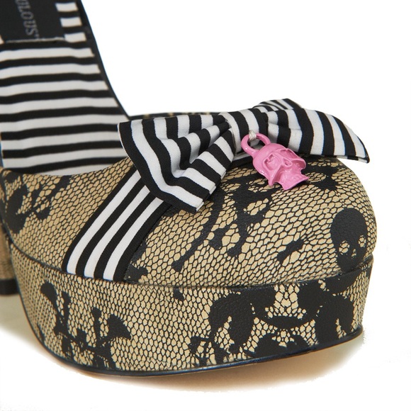 SALE!!!Just Fab 5 inch stilettos with stripy bows. - Picture 3 of 7