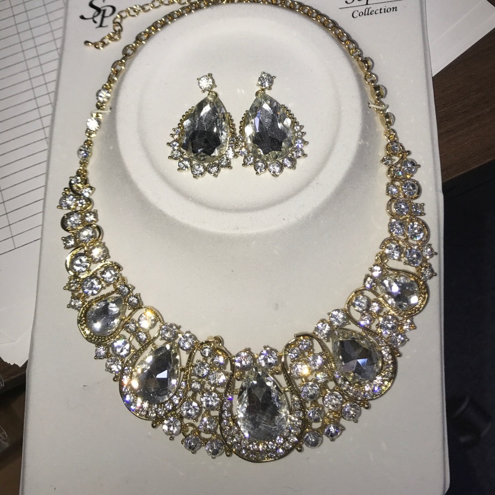 Necklace and earrings set j235