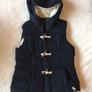 Abercrombie & Fitch Toggle Faux Fur-Lined Vest