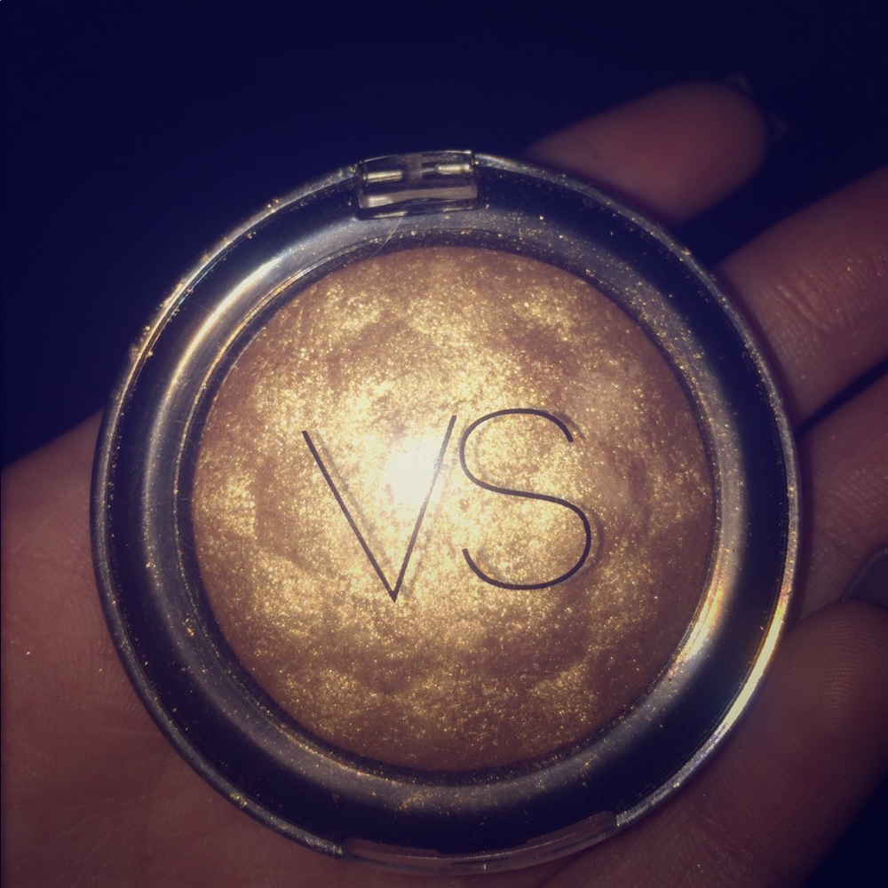 Victoria secret metallized eye shadow or highlight