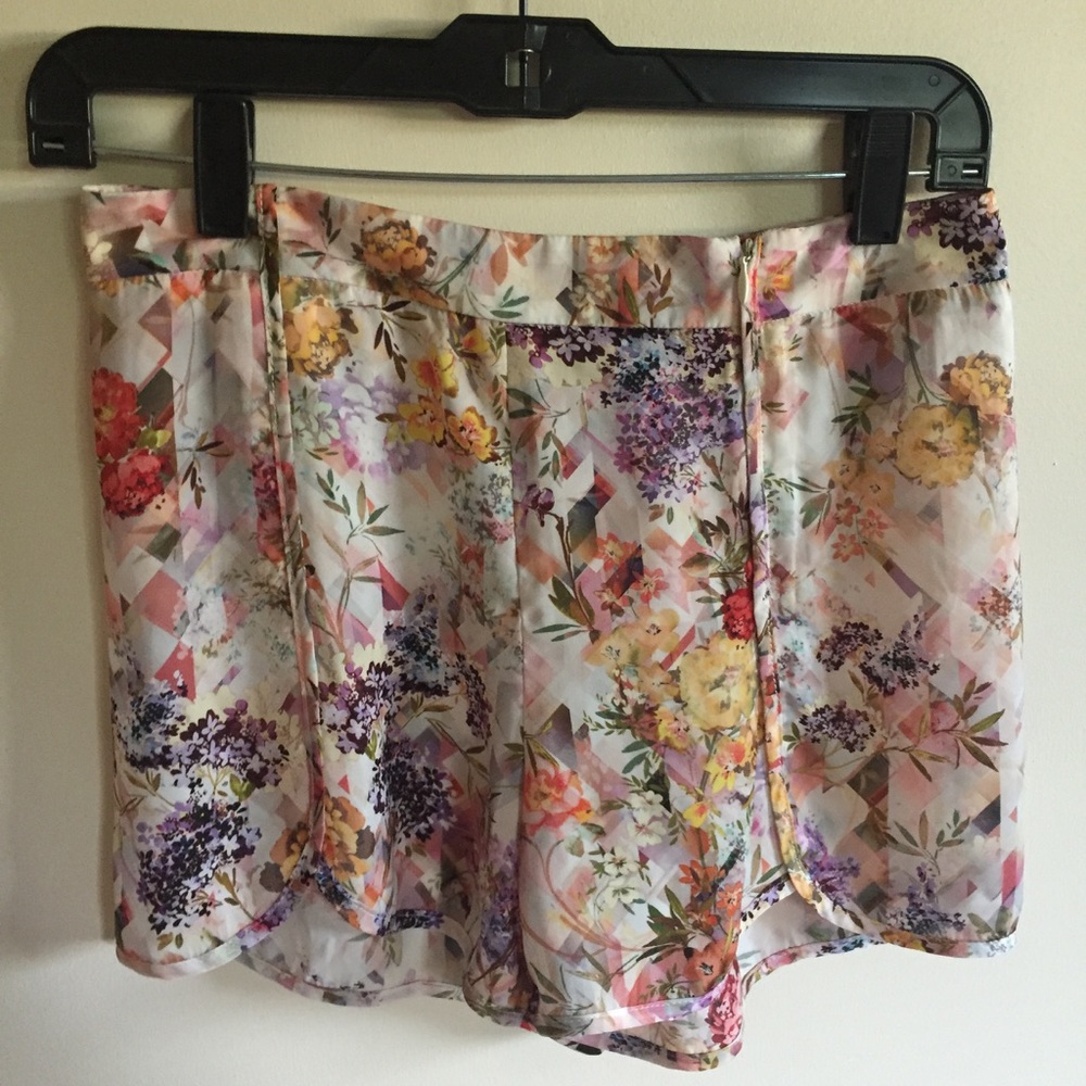 Floral delicate shorts from Italy
