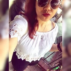 Meet your Posher, Tia