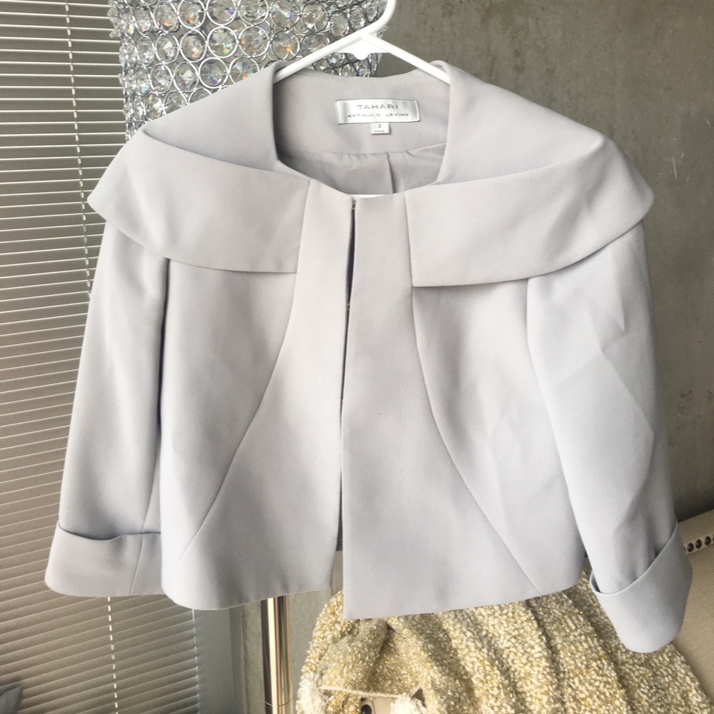 Tahari light grey blazer. Worn only once. Size 2