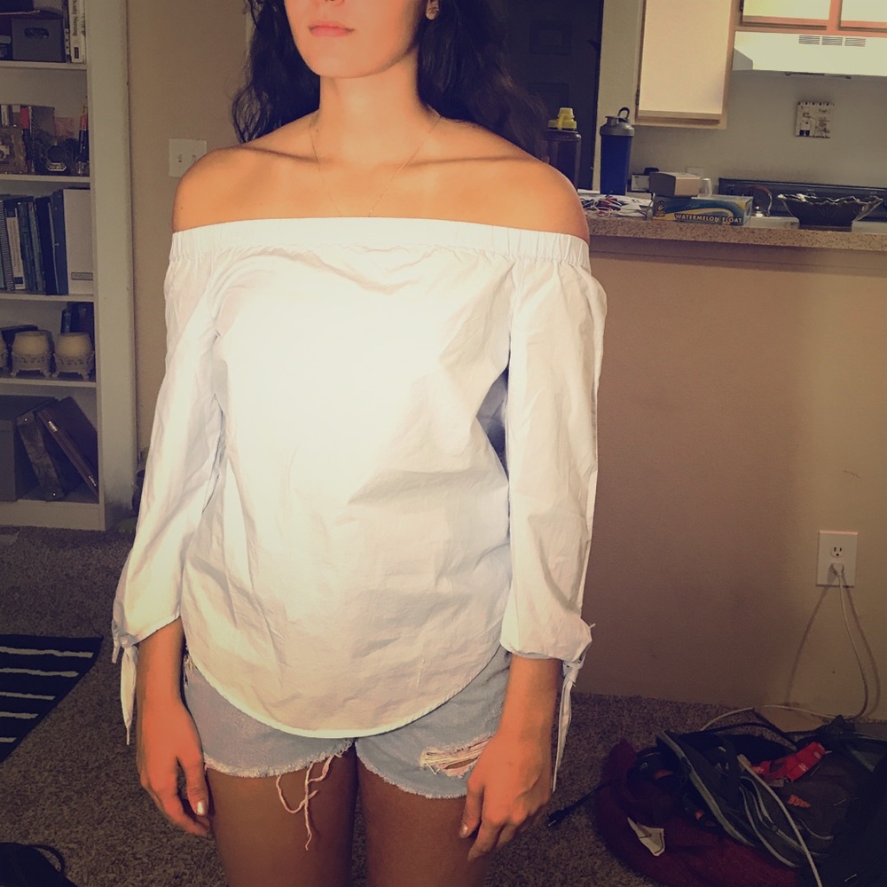 Off the shoulder NEW top