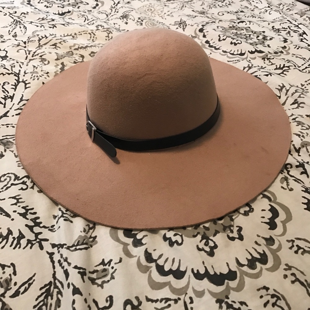 Burger hat with buckle strap