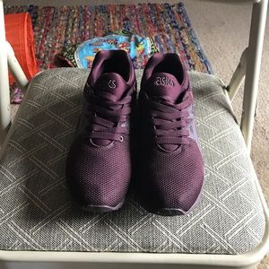 Asics Gel-Kayano Evo Sneakers!