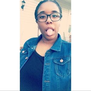 Meet your Posher, Khalia