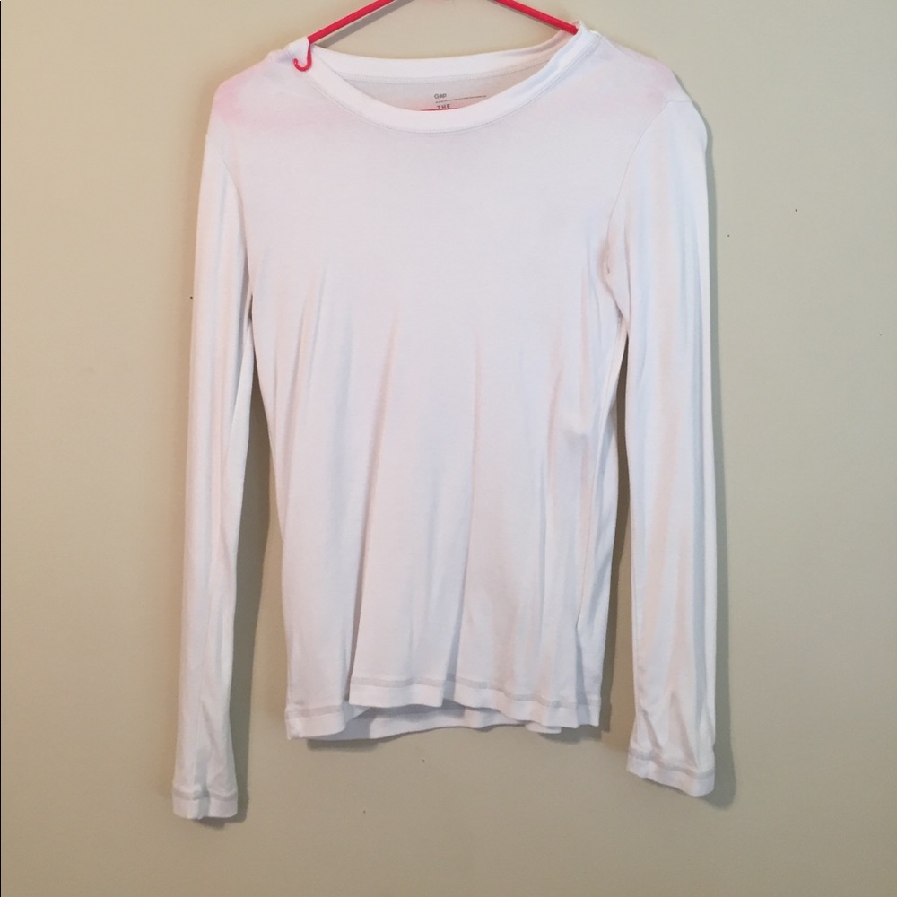 White long sleeved GAP top