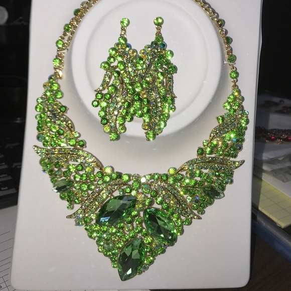 Green jewelry set j250 - Picture 1 of 1