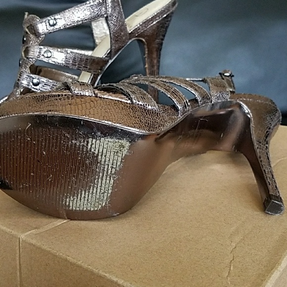 Adrianna Papell shoes. - Picture 3 of 6