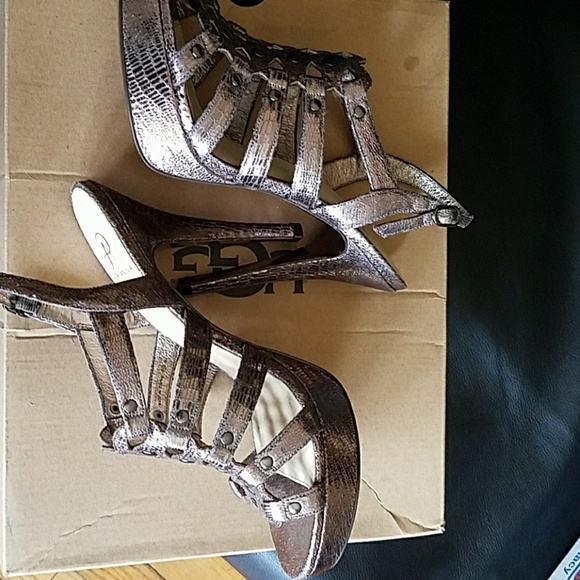 Adrianna Papell shoes. - Picture 6 of 6