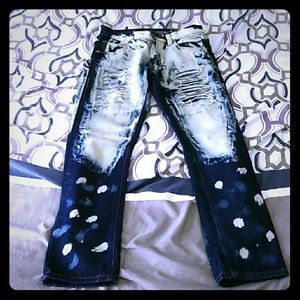 Acid washed distressed skinny jeans