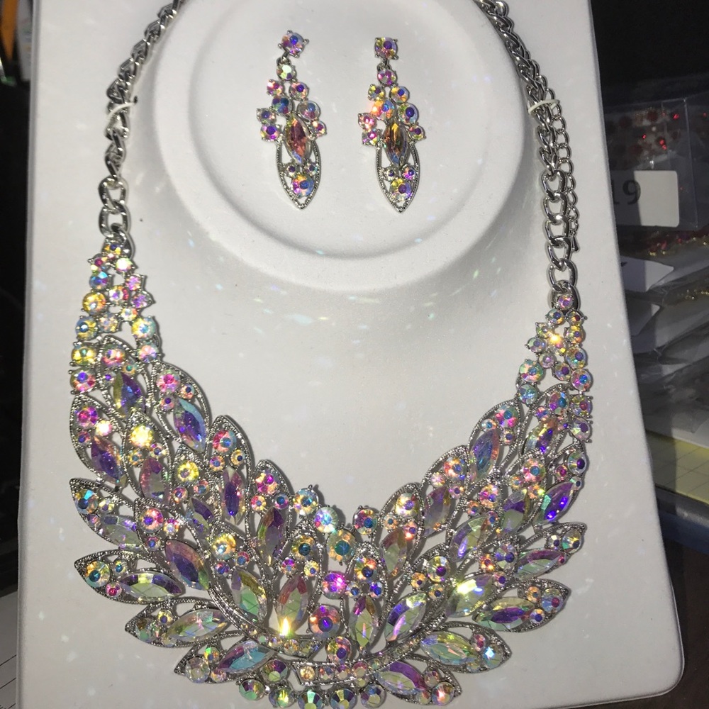 Necklace and earrings set j239